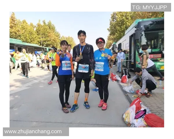 深度对话：周秀英如何在足球世界中追寻梦想与坚持的故事